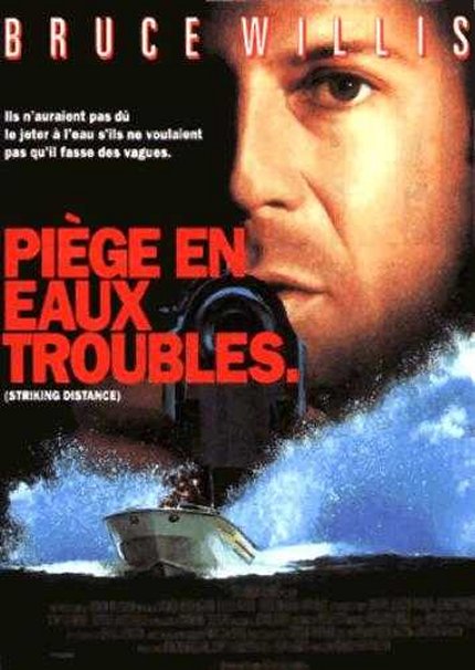 PIEGE EN EAUX TROUBLES
